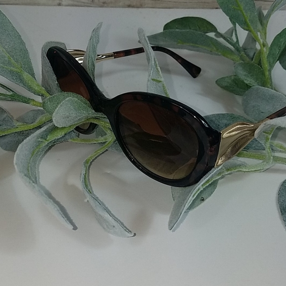 Fashion Eyewear, Tortoise Shell and gold - Picture 6 of 6